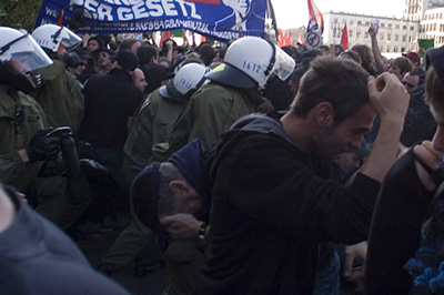 Mit Pfefferspray gegen verbalen Protest gegen Übergriffe